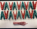 18 Red & Green Card Holder Pegs with 3m Red & White String | Self Assembly