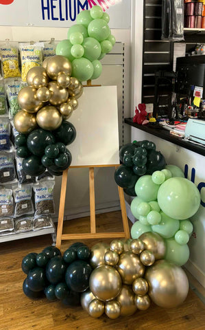 Dark Green, Kiwi Cream & Glossy Gold 'S' Design Easel