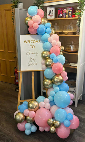 Soft Pink, Pale Pink, Sky Blue, Ice Blue & Glossy Gold Straight Design Easel