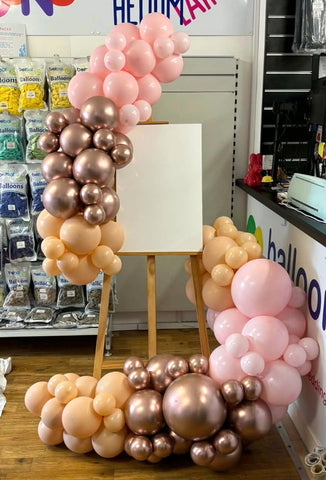 Soft Pink, Glossy Rose Gold & Blush 'S' Design Easel